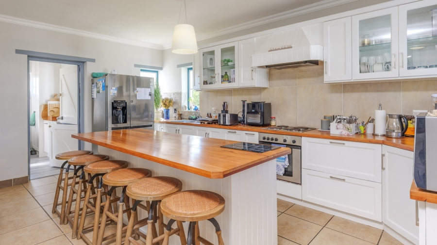 6 Bedroom Property for Sale in Struisbaai Western Cape